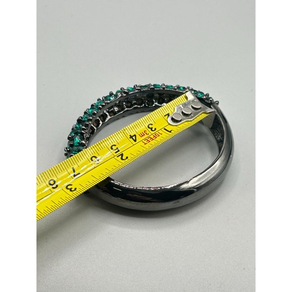 Designer Signed KJL Kenneth Jay Lane Hinged Clamper Bangle Green Crystals Pave - Picture 9 of 9